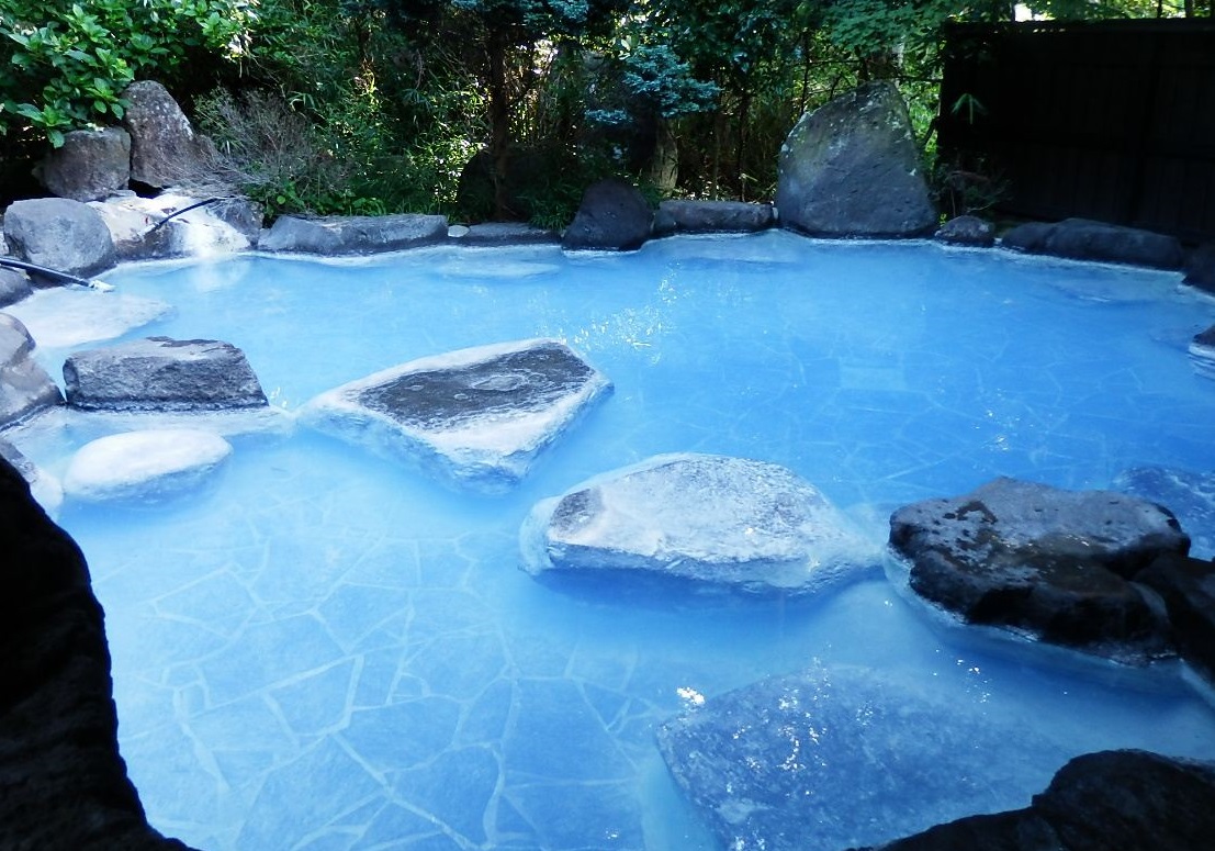 温泉の色　コバルトブルー